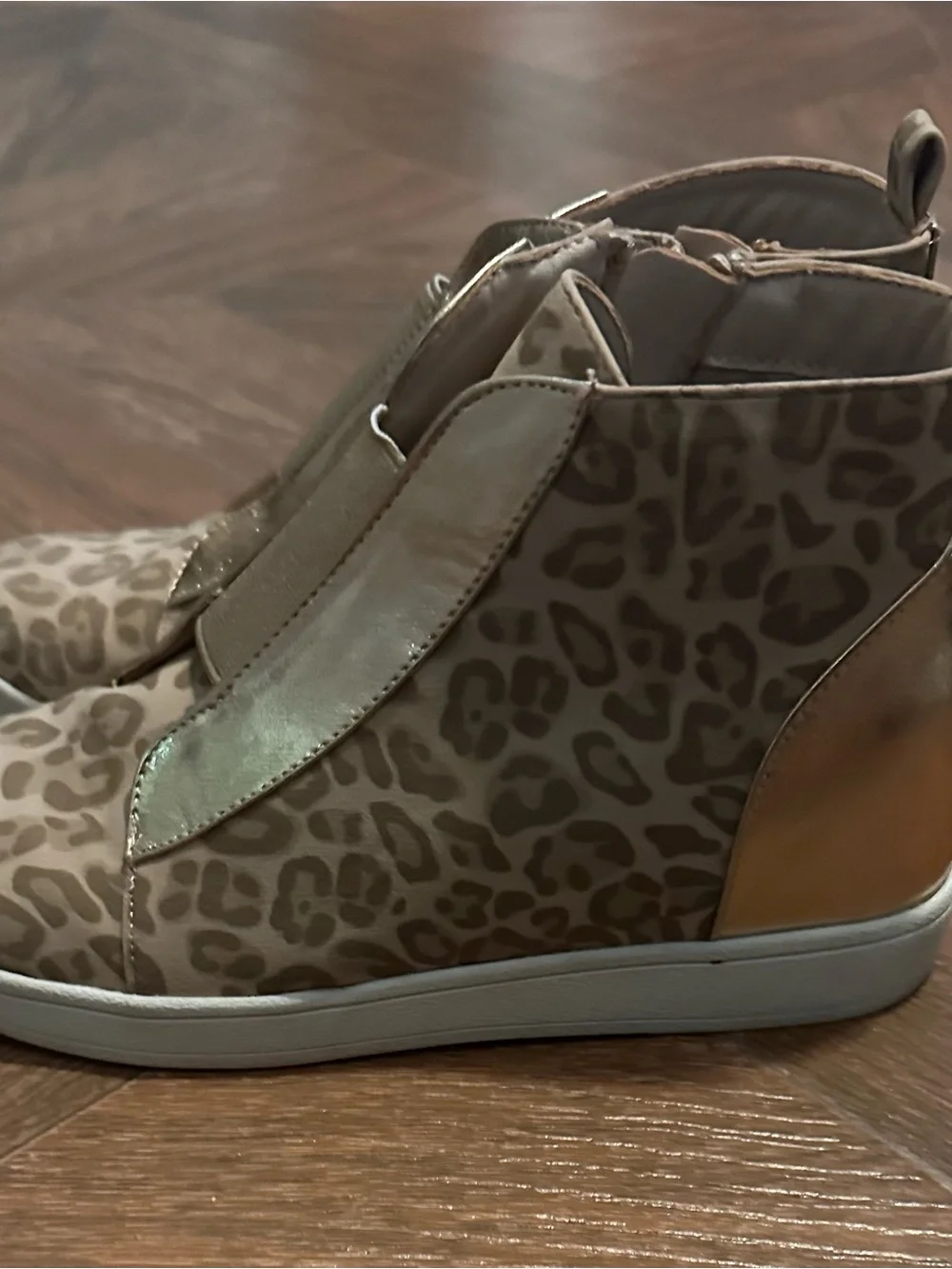 MIA Girls Leopard Print High-Top side zipper Boots in Taupe and Metallic Size 5M